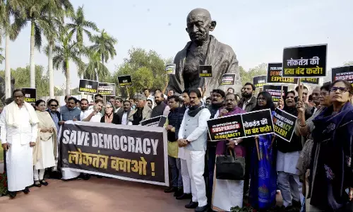 ಅಮಾನತುಗೊಂಡ ಸಂಸದರಿಗೆ ಷರತ್ತು ವಿಧಿಸಿ ಲೋಕಸಭಾ ಸಚಿವಾಲಯ ಸುತ್ತೋಲೆ