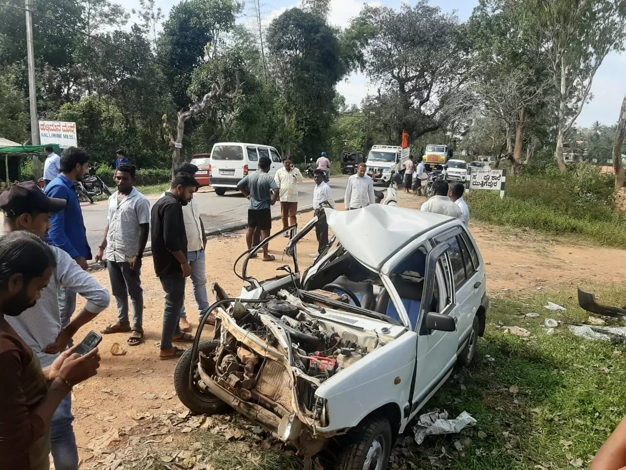 ಮೂಡಿಗೆರೆ | ಟ್ರಾಕ್ಟರ್ - ಕಾರು ಮಧ್ಯೆ ಅಪಘಾತ: ಕಾರು ಚಾಲಕನಿಗೆ ಗಂಭೀರ ಗಾಯ ಮೂಡಿಗೆರೆ | ಟ್ರಾಕ್ಟರ್ - ಕಾರು ಮಧ್ಯೆ ಅಪಘಾತ: ಕಾರು ಚಾಲಕನಿಗೆ ಗಂಭೀರ ಗಾಯ
