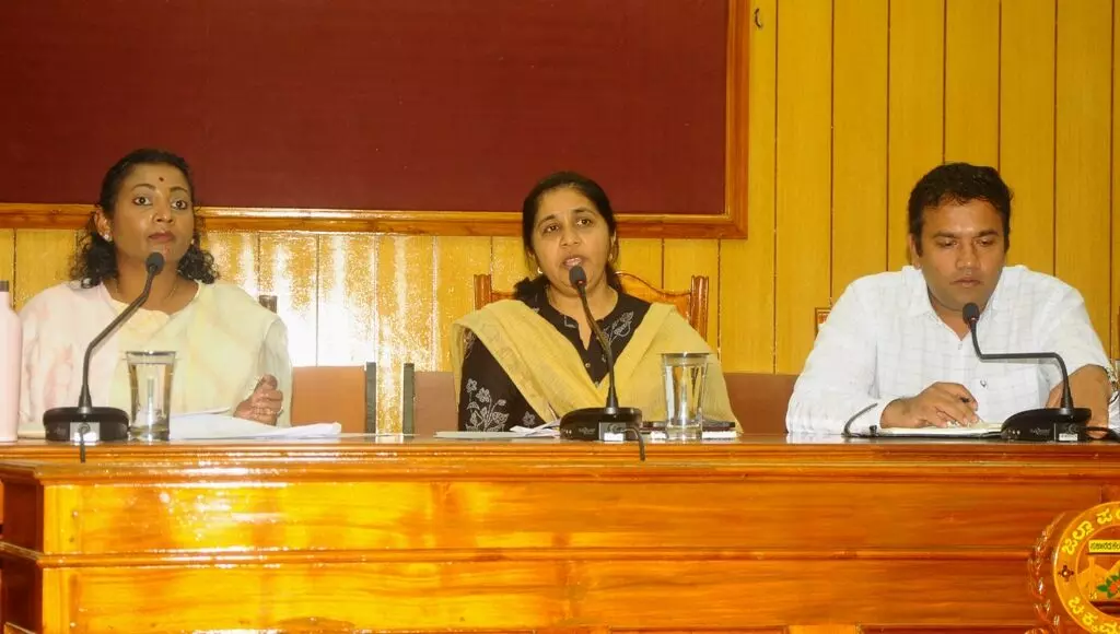 ಮೂಡಿಗೆರೆ ಕ್ಷೇತ್ರ ವ್ಯಾಪ್ತಿಯ ಸಮಸ್ಯೆ ಪರಿಹಾರಕ್ಕೆ ಅಧಿಕಾರಿಗಳು ತುರ್ತು ಕ್ರಮವಹಿಸಬೇಕು: ಶಾಸಕಿ ನಯನಾ ಮೋಟಮ್ಮ ಮೂಡಿಗೆರೆ ಕ್ಷೇತ್ರ ವ್ಯಾಪ್ತಿಯ ಸಮಸ್ಯೆ ಪರಿಹಾರಕ್ಕೆ ಅಧಿಕಾರಿಗಳು ತುರ್ತು ಕ್ರಮವಹಿಸಬೇಕು: ಶಾಸಕಿ ನಯನಾ ಮೋಟಮ್ಮ