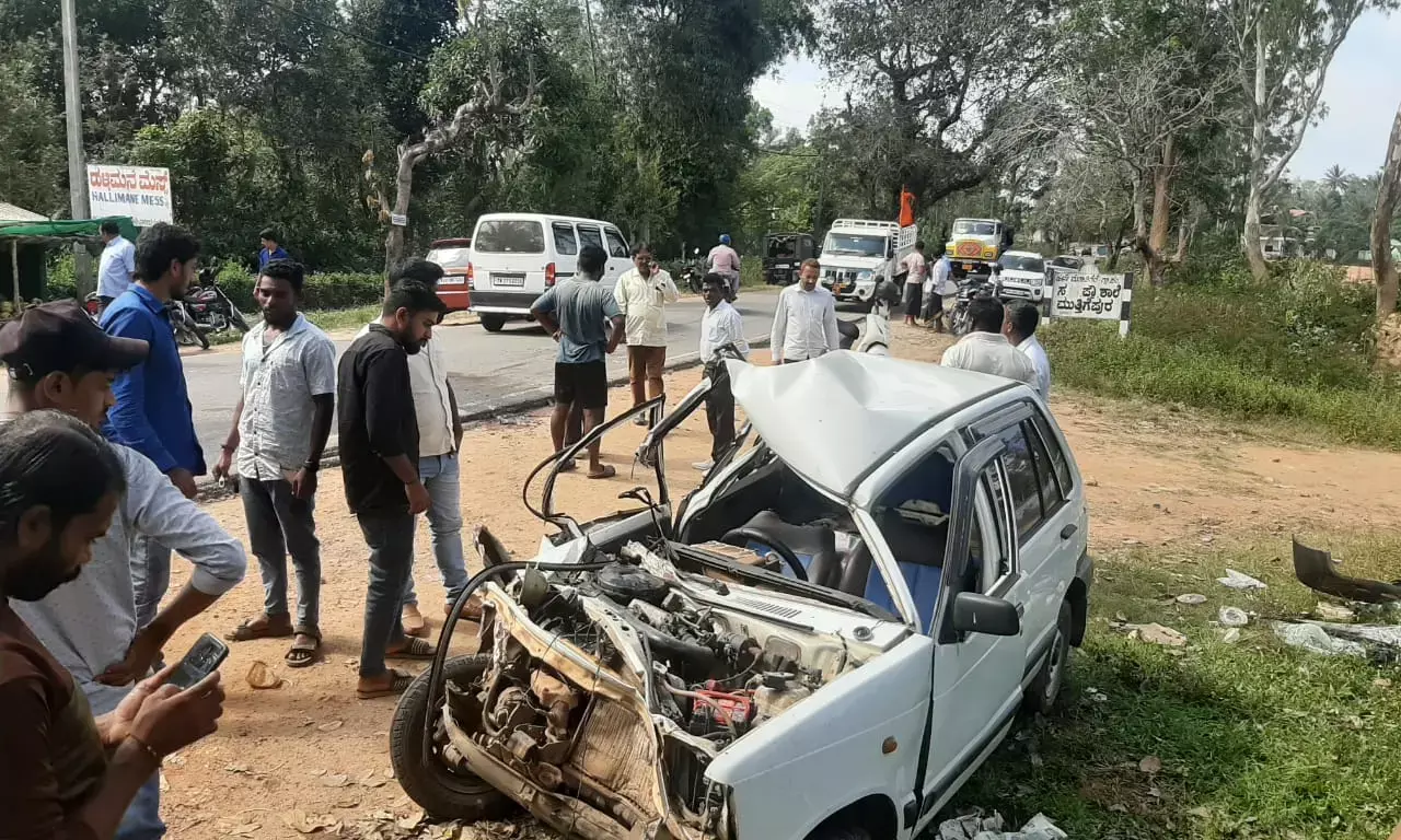 ಮೂಡಿಗೆರೆ | ಟ್ರಾಕ್ಟರ್ - ಕಾರು ಮಧ್ಯೆ ಅಪಘಾತ: ಕಾರು ಚಾಲಕನಿಗೆ ಗಂಭೀರ ಗಾಯ