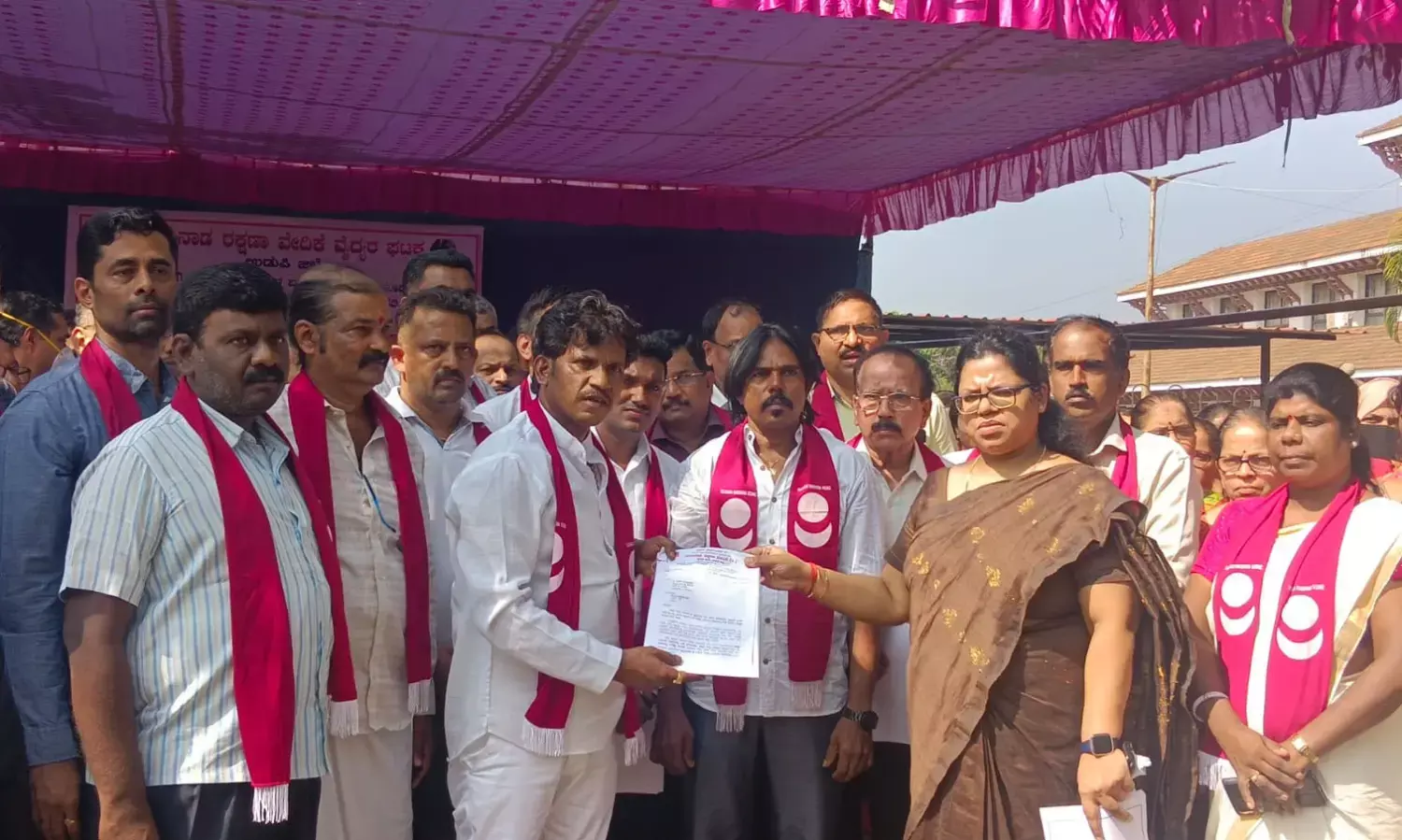 ಅಯುರ್ವೇದ ವೈದ್ಯರ ಪರ ತುಳುನಾಡ ರಕ್ಷಣಾ ವೇದಿಕೆ ಪ್ರತಿಭಟನೆ