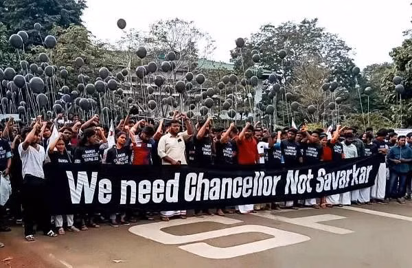 ಕಲ್ಲಿಕೋಟೆ ವಿ.ವಿ. ಸೆನೆಟ್ ಸಭೆ : ಸಂಘ ಪರಿವಾರ ಸಂಬಂಧ ಹೊಂದಿದ ಸದಸ್ಯರಿಗೆ ಎಸ್ಎಫ್ಐ ತಡೆ