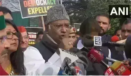 ಸಂಸದರ ರಕ್ಷಣೆಯ ಹೊಣೆ ಹೊತ್ತವರು ತಮ್ಮ ಸಾಂವಿಧಾನಿಕ ಕರ್ತವ್ಯಗಳಲ್ಲಿ ವಿಫಲಗೊಂಡಿದ್ದಾರೆ : ಮಲ್ಲಿಕಾರ್ಜುನ ಖರ್ಗೆ