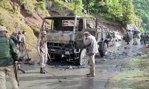 ಜಮ್ಮುಕಾಶ್ಮೀರ: ಸೇನಾ ವಾಹನದ ಮೇಲೆ ಶಂಕಿತ ಉಗ್ರರಿಂದ ಗುಂಡಿನ ದಾಳಿ ; ಮೂವರು ಯೋಧರು ಸಾವು