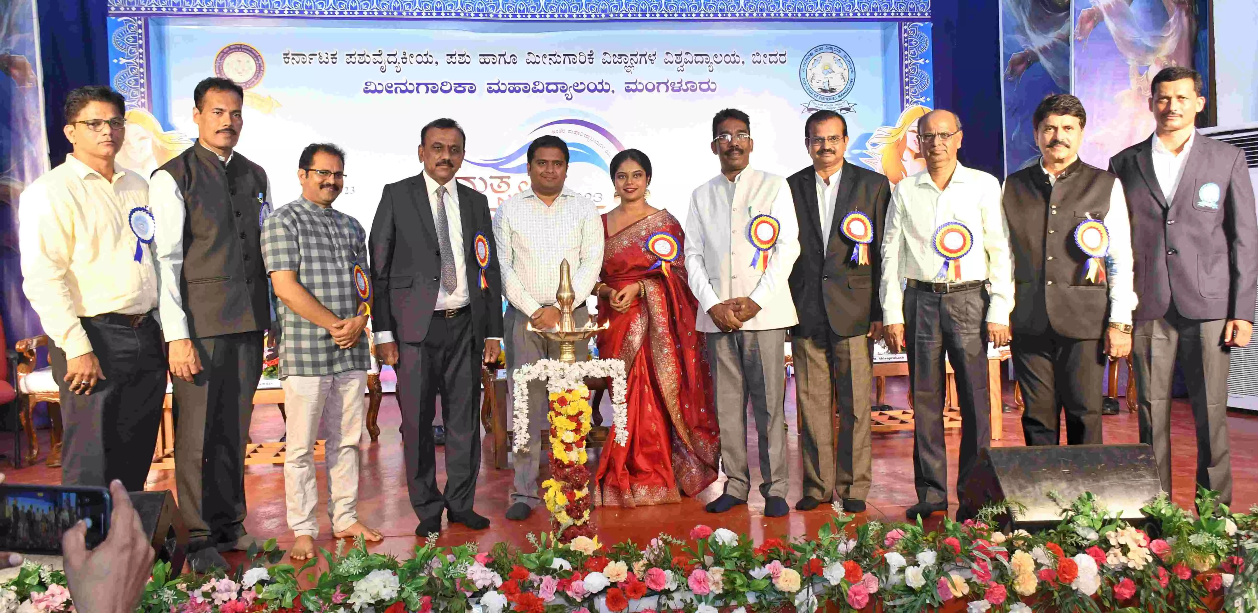 ಕಲೆ - ಶಿಕ್ಷಣದಿಂದ ಅರ್ಥಪೂರ್ಣ ಬದುಕು: ಜಿಲ್ಲಾಧಿಕಾರಿ ಮುಲ್ಲೈ ಮುಗಿಲನ್ ಕಲೆ - ಶಿಕ್ಷಣದಿಂದ ಅರ್ಥಪೂರ್ಣ ಬದುಕು: ಜಿಲ್ಲಾಧಿಕಾರಿ ಮುಲ್ಲೈ ಮುಗಿಲನ್