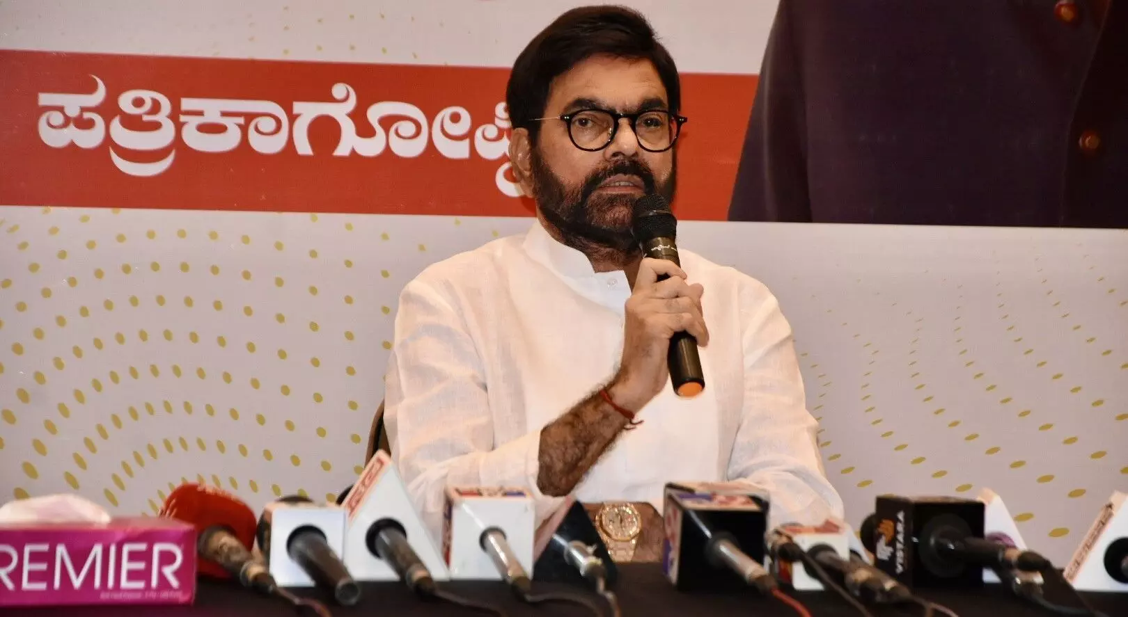 ಡಿ.25ರಂದು ಎಂ.ಆರ್.ಜಿ. ಗ್ರೂಪ್ ನಿಂದ ಅಶಕ್ತರಿಗೆ 4 ಕೋಟಿ ರೂ. ನೆರವು: ಕೆ. ಪ್ರಕಾಶ್ ಶೆಟ್ಟಿ ಡಿ.25ರಂದು ಎಂ.ಆರ್.ಜಿ. ಗ್ರೂಪ್ ನಿಂದ ಅಶಕ್ತರಿಗೆ 4 ಕೋಟಿ ರೂ. ನೆರವು: ಕೆ. ಪ್ರಕಾಶ್ ಶೆಟ್ಟಿ