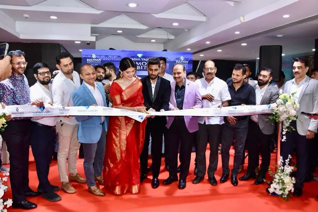 ‘ಸುಲ್ತಾನ್ ಡೈಮಂಡ್ಸ್ ಆ್ಯಂಡ್ ಗೋಲ್ಡ್’ : ‘ವಿಶ್ವ ವಜ್ರ’ ಡೈಮಂಡ್ ಜ್ಯುವೆಲ್ಲರಿ ಪ್ರದರ್ಶನ ಆರಂಭ ‘ಸುಲ್ತಾನ್ ಡೈಮಂಡ್ಸ್ ಆ್ಯಂಡ್ ಗೋಲ್ಡ್’ : ‘ವಿಶ್ವ ವಜ್ರ’ ಡೈಮಂಡ್ ಜ್ಯುವೆಲ್ಲರಿ ಪ್ರದರ್ಶನ ಆರಂಭ