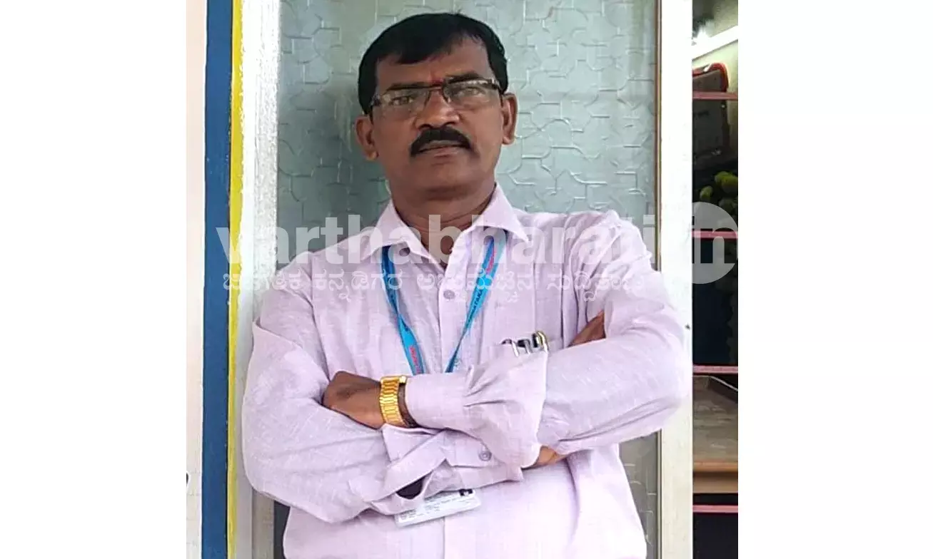 ಕಾರವಾರ | ರಸ್ತೆ ಅಪಘಾತಕ್ಕೆ ಶಿಕ್ಷಕ ಬಲಿ: ರಸ್ತೆ ಅವ್ಯವಸ್ಥೆ ಖಂಡಿಸಿ ಸಾರ್ವಜನಿಕರ ಪ್ರತಿಭಟನೆ