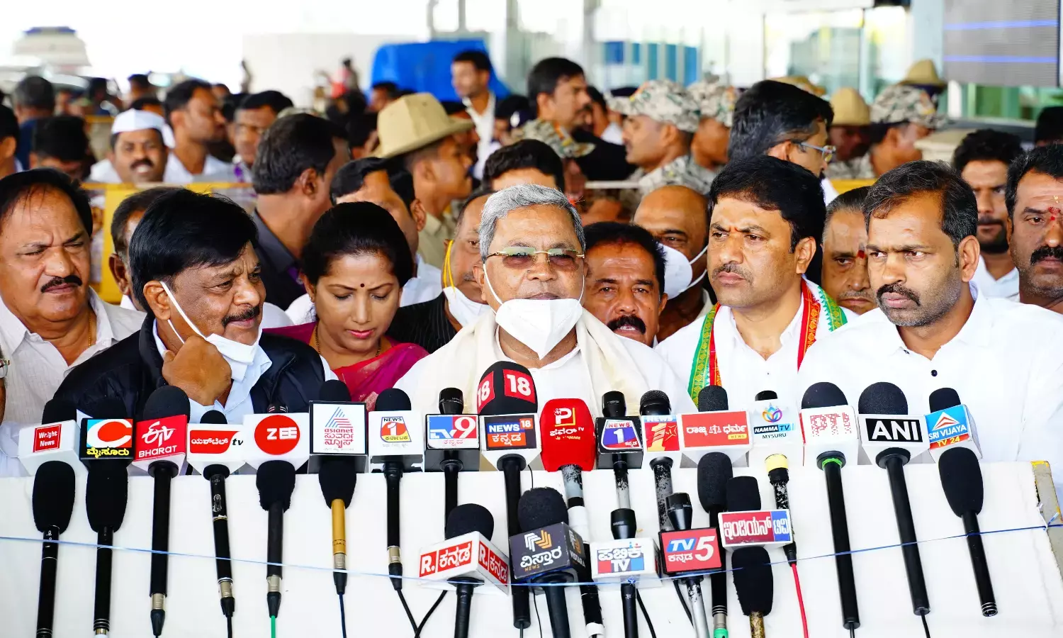 ಸಂಸದರ ಅಮಾನತು ಮಾಡುವ ಮೂಲಕ ಪ್ರಜಾಪ್ರಭುತ್ವದ ಕಗ್ಗೊಲೆ: ಸಿದ್ದರಾಮಯ್ಯ ವಾಗ್ದಾಳಿ