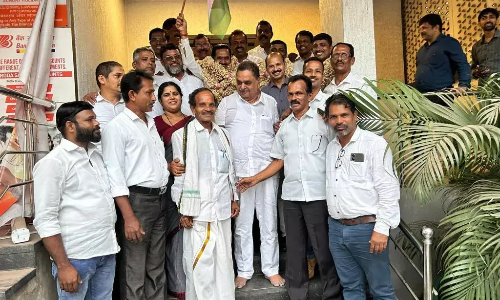 ಬಿಜೆಪಿ ರೈತ ಮೋರ್ಚ ಮಾಜಿ ಜಿಲ್ಲಾಧ್ಯಕ್ಷ ರಾಧಕೃಷ್ಣ ಬೊಳ್ಳೂರು ಕಾಂಗ್ರೆಸ್ ಸೇರ್ಪಡೆ