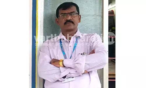 ಕಾರವಾರ | ರಸ್ತೆ ಅಪಘಾತಕ್ಕೆ ಶಿಕ್ಷಕ ಬಲಿ: ರಸ್ತೆ ಅವ್ಯವಸ್ಥೆ ಖಂಡಿಸಿ ಸಾರ್ವಜನಿಕರ ಪ್ರತಿಭಟನೆ