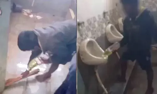 ಬೆಂಗಳೂರು: ಶಾಲಾ ವಿದ್ಯಾರ್ಥಿಗಳಿಂದ ಶೌಚಾಲಯ ಸ್ವಚ್ಛತೆ: ಪೋಷಕರ ಆಕ್ರೋಶ