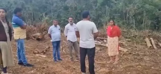 ಮರಗಳ್ಳತನದಲ್ಲಿ ತೊಡಗಿದ ಸಂಸದ ಪ್ರತಾಪ್ ಸಿಂಹ ಸಹೋದರ ವಿಕ್ರಮ್ ಸಿಂಹ: ಕಾಂಗ್ರೆಸ್ ಆರೋಪ ಮರಗಳ್ಳತನದಲ್ಲಿ ತೊಡಗಿದ ಸಂಸದ ಪ್ರತಾಪ್ ಸಿಂಹ ಸಹೋದರ ವಿಕ್ರಮ್ ಸಿಂಹ: ಕಾಂಗ್ರೆಸ್ ಆರೋಪ