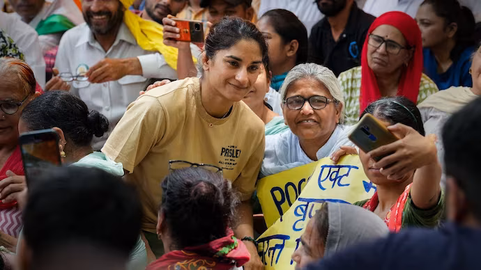 ಬ್ರಿಜ್ ಭೂಷಣ್ ಪುತ್ರನಂತಿರುವ ಸಂಜಯ್ ಸಿಂಗ್ ನಿಂದ ಡಬ್ಲ್ಯುಎಫ್ಐನಲ್ಲಿ ಯಾವುದೇ ಬದಲಾವಣೆ ಅಸಾಧ್ಯ: ವಿನೇಶ್ ಪೋಗಟ್ ಬ್ರಿಜ್ ಭೂಷಣ್ ಪುತ್ರನಂತಿರುವ ಸಂಜಯ್ ಸಿಂಗ್ ನಿಂದ ಡಬ್ಲ್ಯುಎಫ್ಐನಲ್ಲಿ ಯಾವುದೇ ಬದಲಾವಣೆ ಅಸಾಧ್ಯ: ವಿನೇಶ್ ಪೋಗಟ್