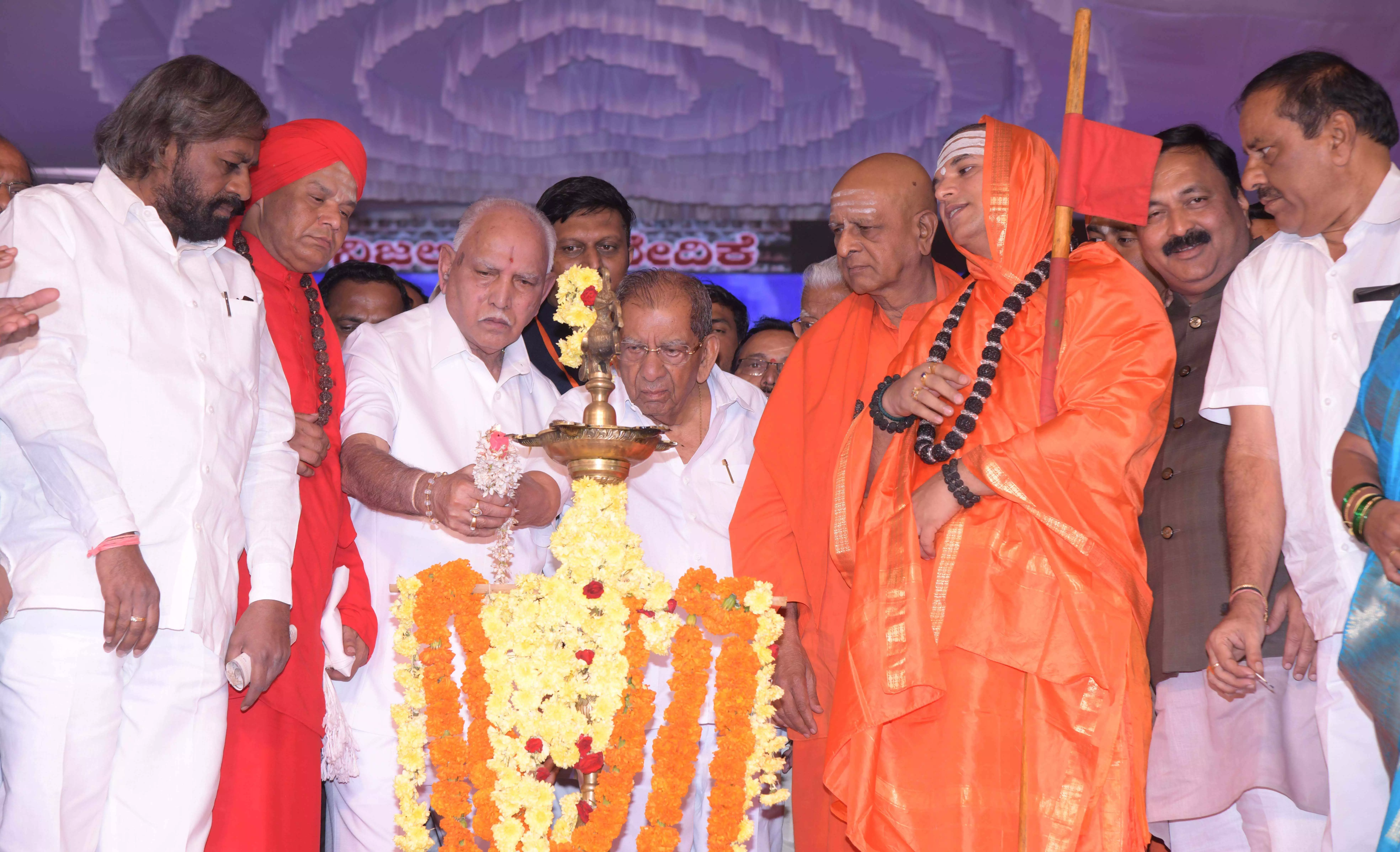 ವೀರಶೈವ ಲಿಂಗಾಯತ ಸಮುದಾಯವನ್ನು ಕೇಂದ್ರದ ಒಬಿಸಿ ಪಟ್ಟಿಯಲ್ಲಿ ಸೇರಿಸಲು ಕ್ರಮ: ಮಾಜಿ ಸಿಎಂ ಬಿ.ಎಸ್.ಯಡಿಯೂರಪ್ಪ ವೀರಶೈವ ಲಿಂಗಾಯತ ಸಮುದಾಯವನ್ನು ಕೇಂದ್ರದ ಒಬಿಸಿ ಪಟ್ಟಿಯಲ್ಲಿ ಸೇರಿಸಲು ಕ್ರಮ: ಮಾಜಿ ಸಿಎಂ ಬಿ.ಎಸ್.ಯಡಿಯೂರಪ್ಪ