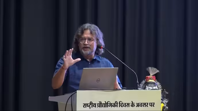 ಉಪನ್ಯಾಸ ನೀಡುವಾಗಲೇ ಕುಸಿದು ಬಿದ್ದು ಐಐಟಿ ಕಾನ್ಪುರದ ಪ್ರಾಧ್ಯಾಪಕ ಸಾವು