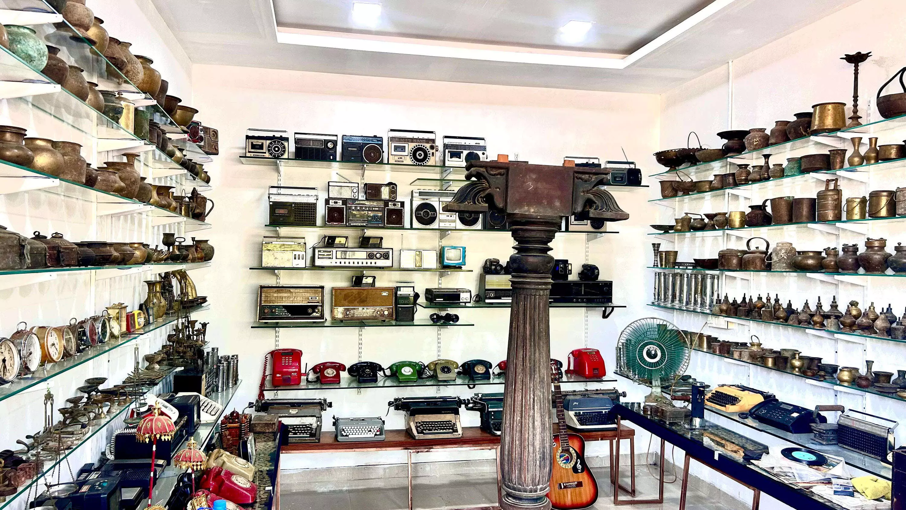 ಗುಲ್ವಾಡಿಯ ಗುಜರಿಯಂಗಡಿಯಲ್ಲೊಂದು ಪುಟ್ಟ ಲೈಬ್ರರಿ