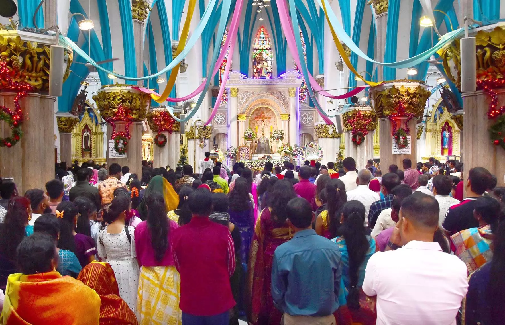 PHOTOS |  ಬೆಂಗಳೂರಿನಲ್ಲಿ ಸಡಗರದ ಕ್ರಿಸ್‌ ಮಸ್‌  ಆಚರಣೆ