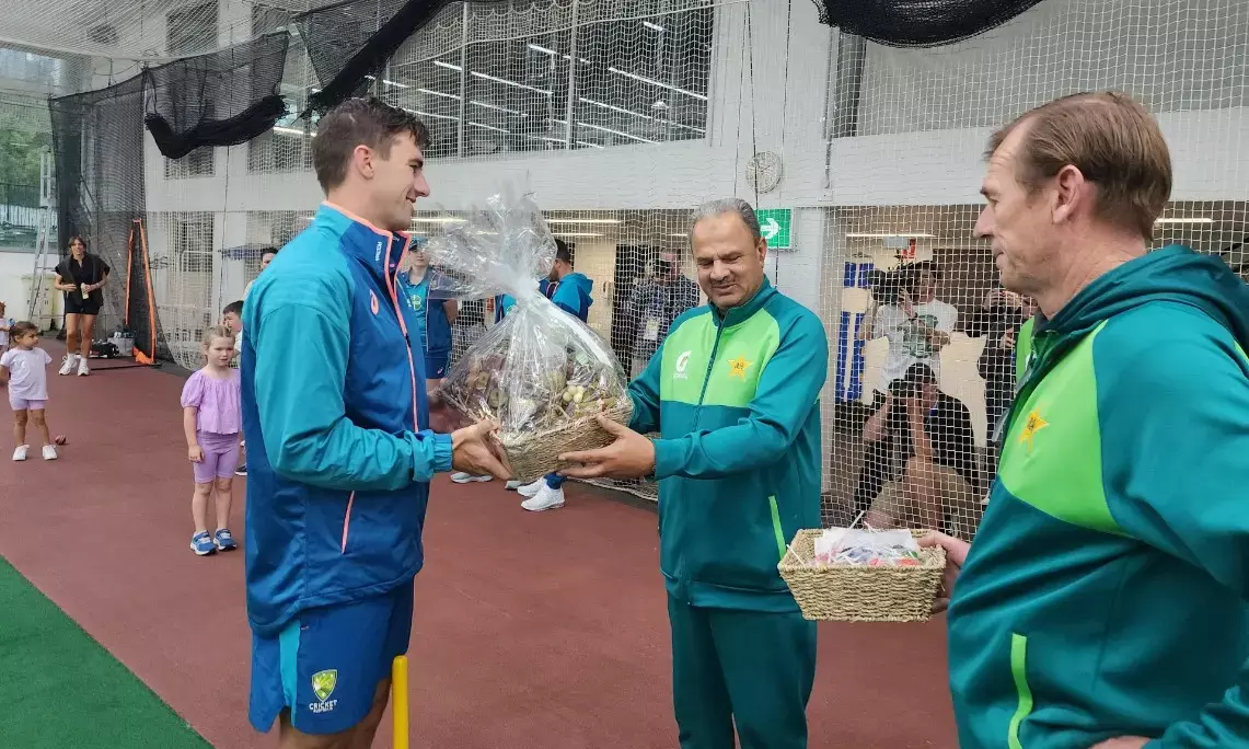 ಆಸ್ಟ್ರೇಲಿಯದ ಆಟಗಾರರಿಗೆ ಕ್ರಿಸ್ಮಸ್ ಉಡುಗೊರೆ ನೀಡಿದ ಪಾಕಿಸ್ತಾನದ ಆಟಗಾರರು