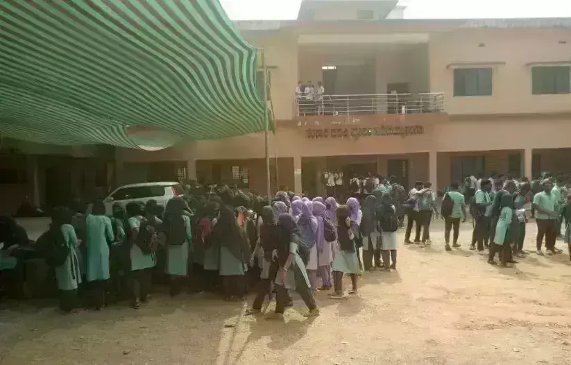 ಸಂಪಾದಕೀಯ | ವಾಪಸ್ ತೆಗೆದುಕೊಳ್ಳಬೇಕಾದುದು ಶಾಲೆಗಳ ಬಹಿಷ್ಕಾರವನ್ನು!