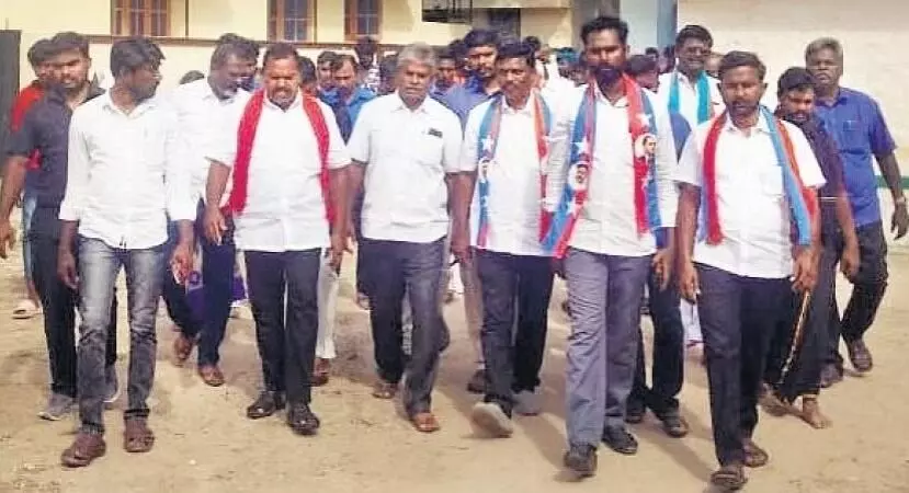 ತಮಿಳುನಾಡು: ಜೀವಮಾನದಲ್ಲೇ ಮೊದಲ ಬಾರಿ ಮೇಲ್ಜಾತಿಗರ ಬೀದಿಯಲ್ಲಿ ಚಪ್ಪಲಿ ಧರಿಸಿ ನಡೆದ ದಲಿತರು!