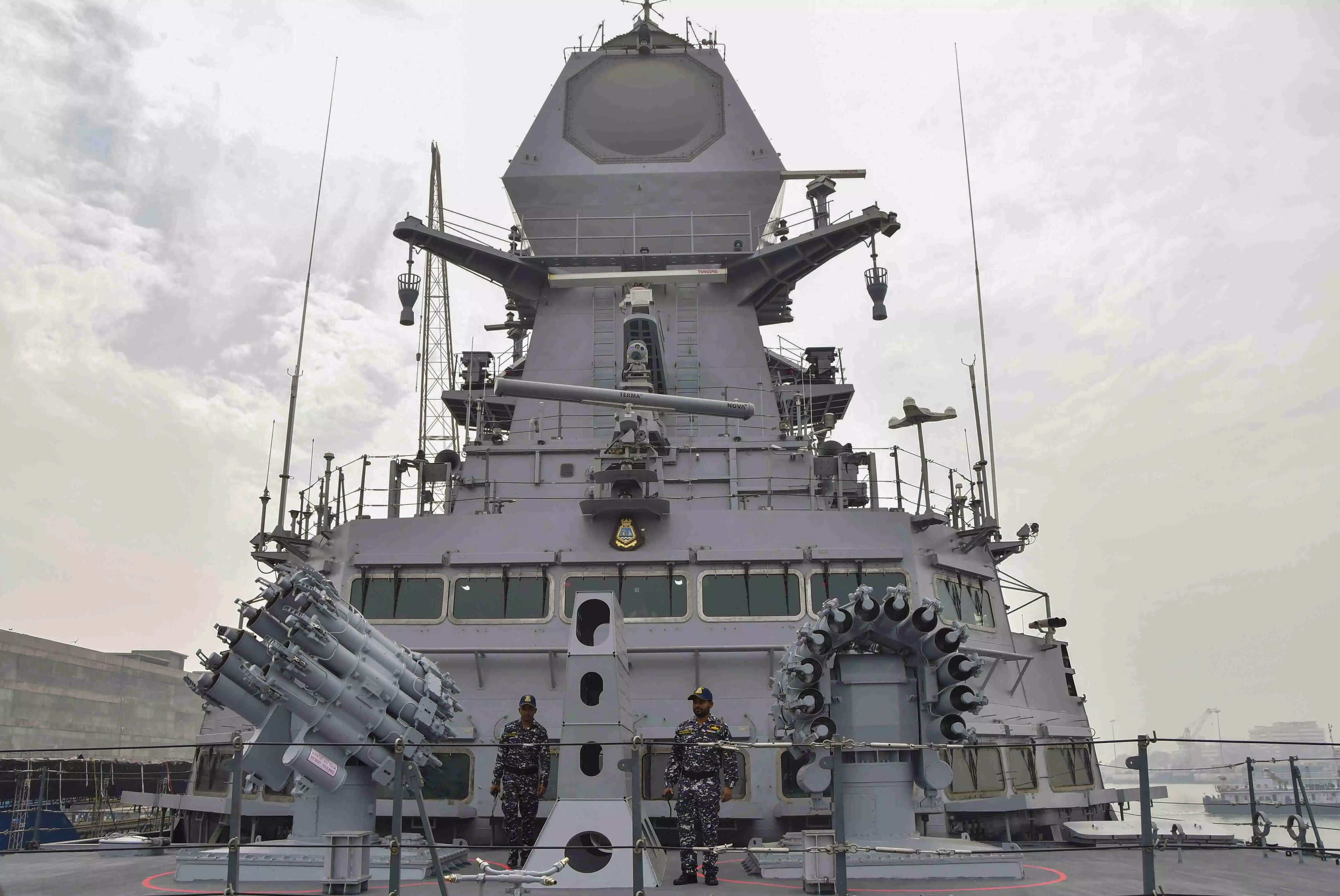 ಯುದ್ಧನೌಕೆ ಐಎನ್ಎಸ್ ಇಂಫಾಲಕ್ಕೆ ಚಾಲನೆ ಯುದ್ಧನೌಕೆ ಐಎನ್ಎಸ್ ಇಂಫಾಲಕ್ಕೆ ಚಾಲನೆ