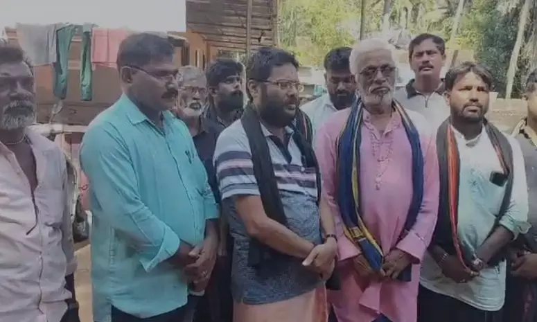 ಕಾರ್ಕಳ| ಗೋಶಾಲೆಯ ಗಂಜಲ ಸೋರಿಕೆಯಿಂದ ಕೆರೆ ಕಲುಷಿತ: ಕ್ರಮಕ್ಕೆ ಒತ್ತಾಯಿಸಿ ಅಯ್ಯಪ್ಪ ವೃತಧಾರಿಗಳಿಂದ ಮನವಿ