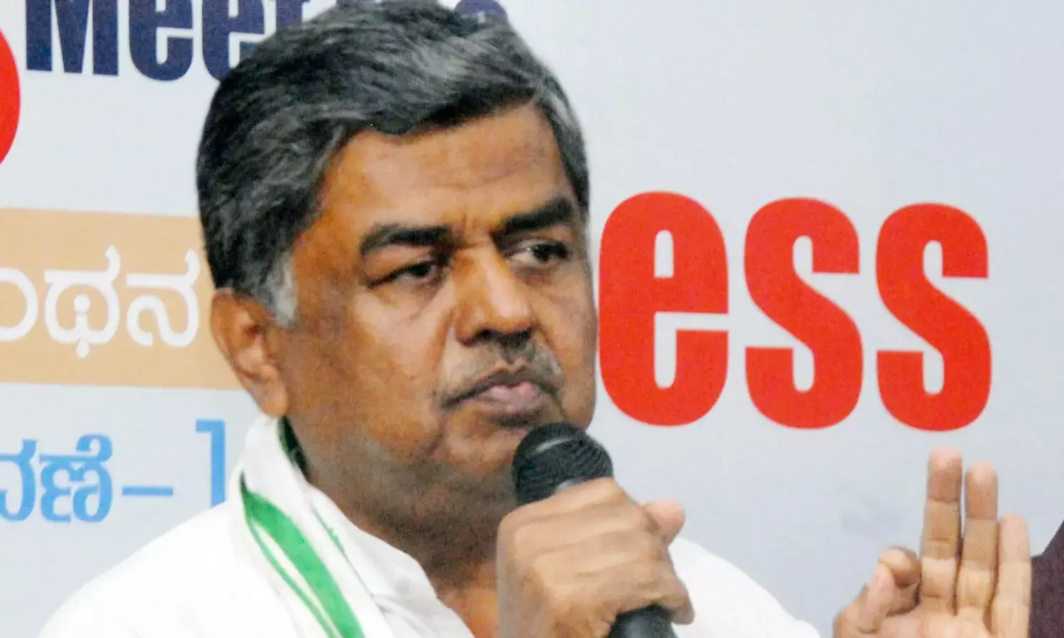 “ಕಲ್ಲಡ್ಕ ಪ್ರಭಾಕರ್ ಭಟ್ ವಿರುದ್ಧ ಸ್ವಯಂಪ್ರೇರಿತ ದೂರು ದಾಖಲಿಸಿಕೊಳ್ಳಿ” : ಬಿ.ಕೆ ಹರಿಪ್ರಸಾದ್‌ ವಾಗ್ದಾಳಿ