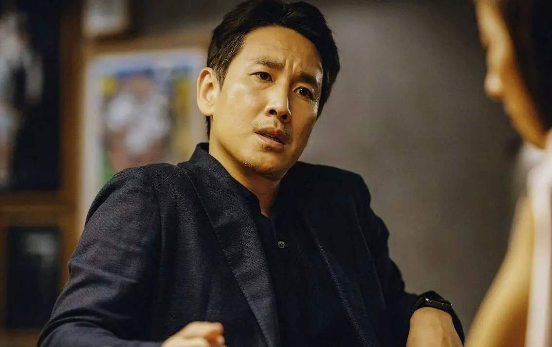 ಆಸ್ಕರ್ ಪ್ರಶಸ್ತಿ ವಿಜೇತ ಪ್ಯಾರಸೈಟ್ ಚಿತ್ರದ ನಟ ಕಾರಿನಲ್ಲಿ ಮೃತಪಟ್ಟ ಸ್ಥಿತಿಯಲ್ಲಿ ಪತ್ತೆ ಆಸ್ಕರ್ ಪ್ರಶಸ್ತಿ ವಿಜೇತ ಪ್ಯಾರಸೈಟ್ ಚಿತ್ರದ ನಟ ಕಾರಿನಲ್ಲಿ ಮೃತಪಟ್ಟ ಸ್ಥಿತಿಯಲ್ಲಿ ಪತ್ತೆ