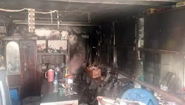 ಶಿವಮೊಗ್ಗ | ಶಾರ್ಟ್ ಸರ್ಕ್ಯೂಟ್ ನಿಂದ ಬೆಂಕಿ: ಸುಟ್ಟು ಕರಕಲಾದ ಅಂಗಡಿ