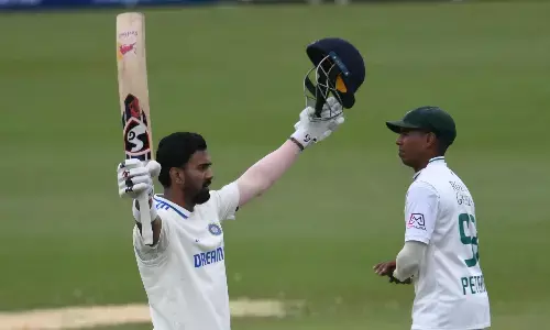 ಭವ್ಯ ಸಿಕ್ಸರ್ ಮೂಲಕ ಶತಕ ಪೂರ್ಣಗೊಳಿಸಿದ ರಾಹುಲ್