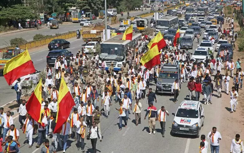ಪರಭಾಷೆ ನಾಮಫಲಕ ಧ್ವಂಸ ಪ್ರಕರಣ: ಬಂಧಿತ ಕರವೇ ಕಾರ್ಯಕರ್ತರಿಗೆ ಜ.10ರವರೆಗೆ ನ್ಯಾಯಾಂಗ ಬಂಧನ ಪರಭಾಷೆ ನಾಮಫಲಕ ಧ್ವಂಸ ಪ್ರಕರಣ: ಬಂಧಿತ ಕರವೇ ಕಾರ್ಯಕರ್ತರಿಗೆ ಜ.10ರವರೆಗೆ ನ್ಯಾಯಾಂಗ ಬಂಧನ