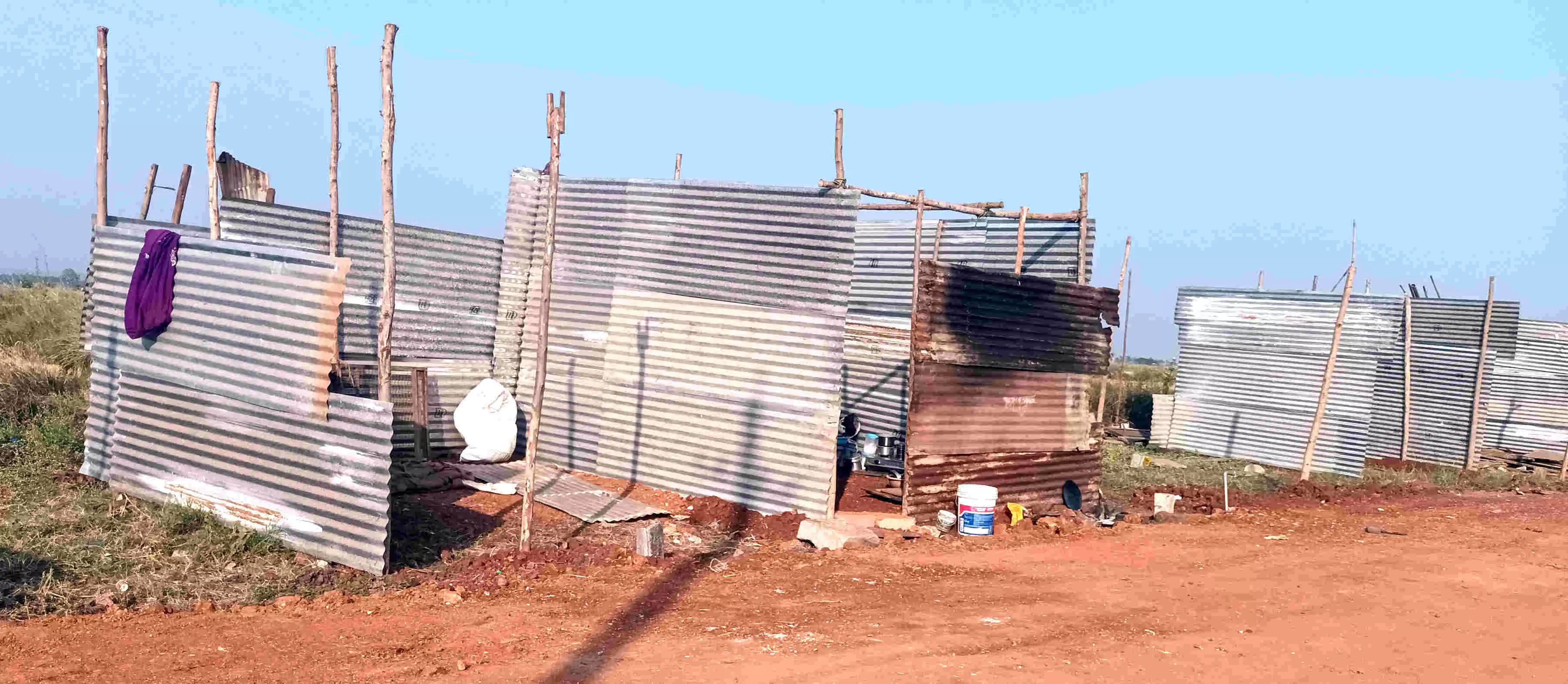 ಮೂಲಭೂತ ಸೌಲಭ್ಯಗಳಿಲ್ಲದೆ ಶೆಡ್ಗೆ ಸ್ಥಳಾಂತರ ಮೂಲಭೂತ ಸೌಲಭ್ಯಗಳಿಲ್ಲದೆ ಶೆಡ್ಗೆ ಸ್ಥಳಾಂತರ