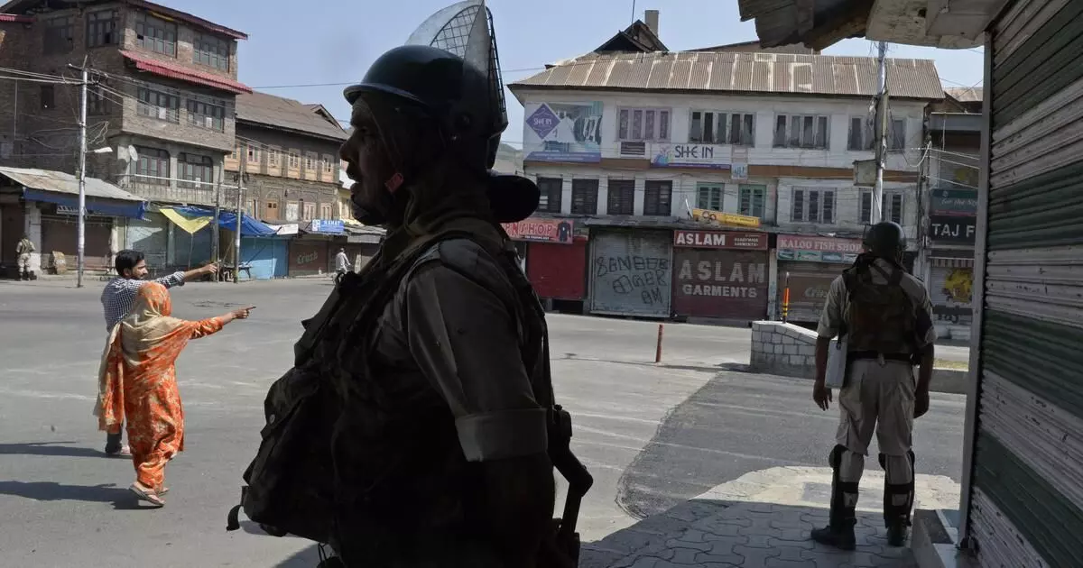 ಜಮ್ಮು-ಕಾಶ್ಮೀರದಲ್ಲಿ ಮೂವರು ನಾಗರಿಕರ ಸಾವು ; ವಿವರಣೆ ಕೋರಿದ ರಾಷ್ಟ್ರೀಯ ಅಲ್ಪಸಂಖ್ಯಾತರ ಆಯೋಗ ಜಮ್ಮು-ಕಾಶ್ಮೀರದಲ್ಲಿ ಮೂವರು ನಾಗರಿಕರ ಸಾವು ; ವಿವರಣೆ ಕೋರಿದ ರಾಷ್ಟ್ರೀಯ ಅಲ್ಪಸಂಖ್ಯಾತರ ಆಯೋಗ