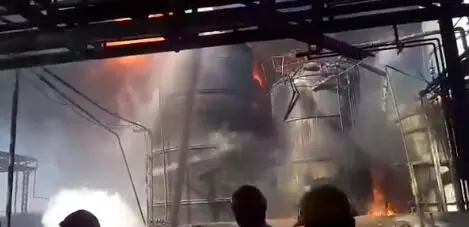 ಗುಜರಾತ್: ದ್ರವ ರೂಪದ ಕಬ್ಬಿಣ ಬಿದ್ದು ಇಬ್ಬರು ಕಾರ್ಮಿಕರು ಸಾವು ಗುಜರಾತ್: ದ್ರವ ರೂಪದ ಕಬ್ಬಿಣ ಬಿದ್ದು ಇಬ್ಬರು ಕಾರ್ಮಿಕರು ಸಾವು