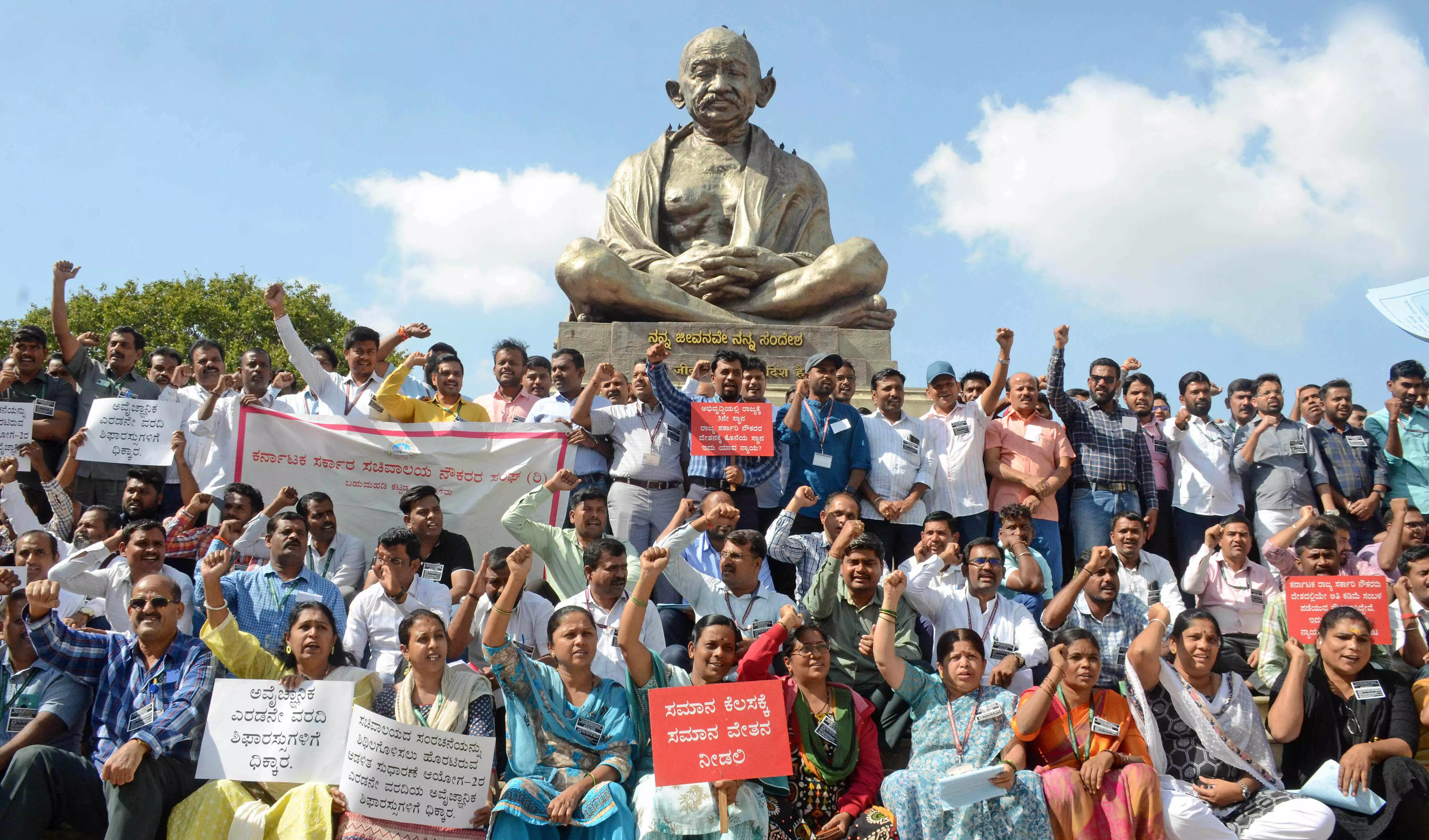7ನೇ ವೇತನ ಆಯೋಗದ ಅವಧಿ ವಿಸ್ತರಣೆ ಖಂಡಿಸಿ ಸರಕಾರಿ ನೌಕರರ ಪ್ರತಿಭಟನೆ