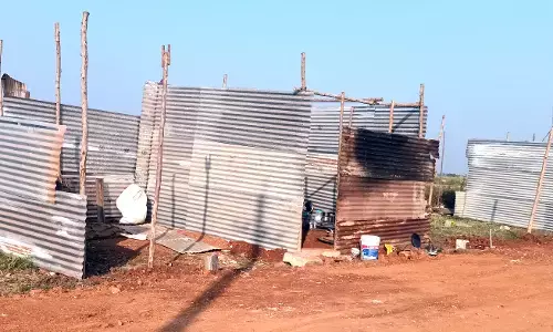 ಮೂಲಭೂತ ಸೌಲಭ್ಯಗಳಿಲ್ಲದೆ ಶೆಡ್‌ಗೆ ಸ್ಥಳಾಂತರ
