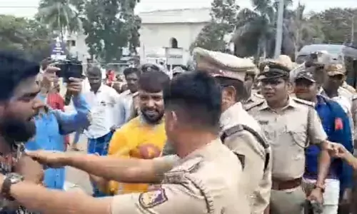 ಮೈಸೂರು| ದಸಂಸ ಕಾರ್ಯಕರ್ತರ ಮೇಲೆ ಕ್ರಮ ಜರುಗಿಸುವಂತೆ ಯುವ ಬ್ರಿಗೇಡ್ ಕಾರ್ಯಕರ್ತರ ಪ್ರತಿಭಟನೆ