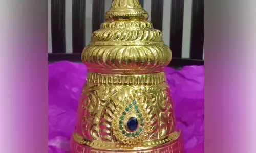 ಉಡುಪಿ ಶ್ರೀಕೃಷ್ಣ ಮಠಕ್ಕೆ 4.5ಲಕ್ಷ ರೂ. ಮೌಲ್ಯದ ಚಿನ್ನದ ಕಿರೀಟ ಅರ್ಪಣೆ