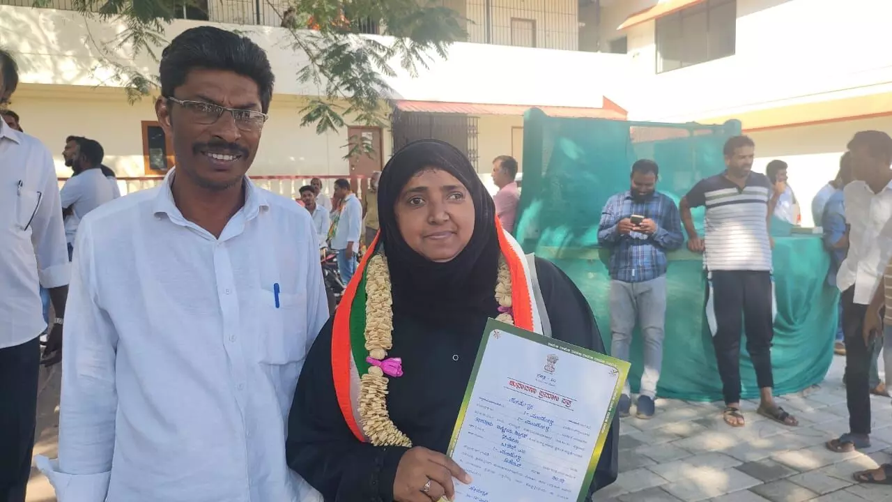 ಸೋಮೇಶ್ವರ ಪುರಸಭೆ ಚುನಾವಣೆಯಲ್ಲಿ ಸ್ಪರ್ಧಿಸಿದ ದಂಪತಿ: ಪತ್ನಿಗೆ ಗೆಲುವು ಸೋಮೇಶ್ವರ ಪುರಸಭೆ ಚುನಾವಣೆಯಲ್ಲಿ ಸ್ಪರ್ಧಿಸಿದ ದಂಪತಿ: ಪತ್ನಿಗೆ ಗೆಲುವು