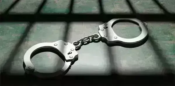 ಶಿವಮೊಗ್ಗ: ಕೈದಿಗಳಿಗೆ ಗಾಂಜಾ, ಮೊಬೈಲ್ ನೀಡಲು ಯತ್ನಿಸುತ್ತಿದ್ದ ಇಬ್ಬರ ಬಂಧನ