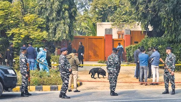 ಇಸ್ರೇಲ್ ರಾಯಭಾರ ಕಚೇರಿ ಬಳಿ ಸ್ಫೋಟ: ಅಪರಿಚಿತ ವ್ಯಕ್ತಿಗಳ ವಿರುದ್ಧ ಎಫ್ಐಆರ್ ಇಸ್ರೇಲ್ ರಾಯಭಾರ ಕಚೇರಿ ಬಳಿ ಸ್ಫೋಟ: ಅಪರಿಚಿತ ವ್ಯಕ್ತಿಗಳ ವಿರುದ್ಧ ಎಫ್ಐಆರ್