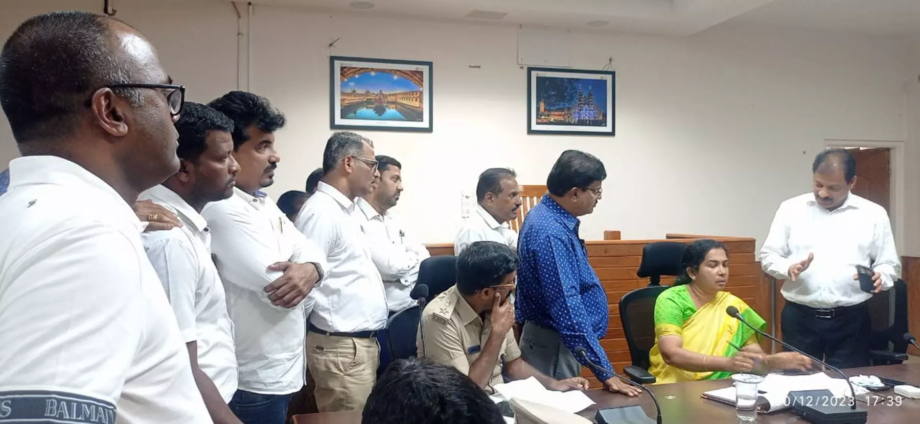 ಹಳೆಯ ತಾಲೂಕು ಕಚೇರಿ ಕಟ್ಟಡ ಅನ್ಯ ಇಲಾಖೆಗೆ ನೀಡುವ ಪ್ರಸ್ತಾಪಕ್ಕೆ ಉಡುಪಿ ವಕೀಲರ ಸಂಘ ವಿರೋಧ; ಕಂದಾಯ ಸಚಿವರಿಗೆ ಮನವಿ ಹಳೆಯ ತಾಲೂಕು ಕಚೇರಿ ಕಟ್ಟಡ ಅನ್ಯ ಇಲಾಖೆಗೆ ನೀಡುವ ಪ್ರಸ್ತಾಪಕ್ಕೆ ಉಡುಪಿ ವಕೀಲರ ಸಂಘ ವಿರೋಧ; ಕಂದಾಯ ಸಚಿವರಿಗೆ ಮನವಿ