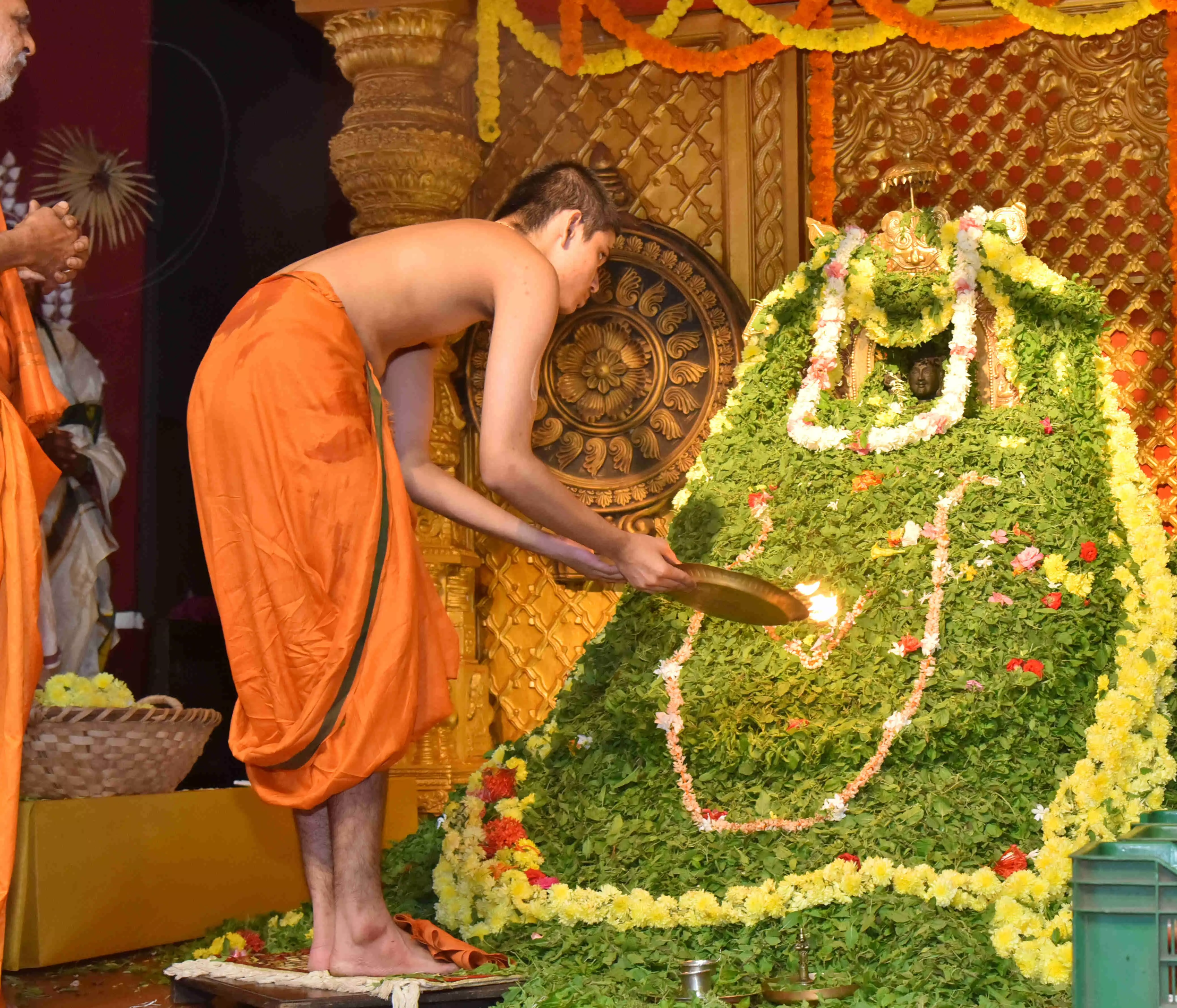 ಉಡುಪಿ ಕೃಷ್ಣನಿಗೆ ಕೋಟಿ ತುಳಸಿ ಅರ್ಚನೆ ಉಡುಪಿ ಕೃಷ್ಣನಿಗೆ ಕೋಟಿ ತುಳಸಿ ಅರ್ಚನೆ