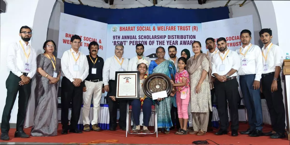 ಪತ್ರಕರ್ತೆ ವಿಜಯಲಕ್ಷ್ಮಿ ಶಿಬರೂರ್ಗೆ ಪ್ರಶಸ್ತಿ ಪ್ರದಾನ ಪತ್ರಕರ್ತೆ ವಿಜಯಲಕ್ಷ್ಮಿ ಶಿಬರೂರ್ಗೆ ಪ್ರಶಸ್ತಿ ಪ್ರದಾನ