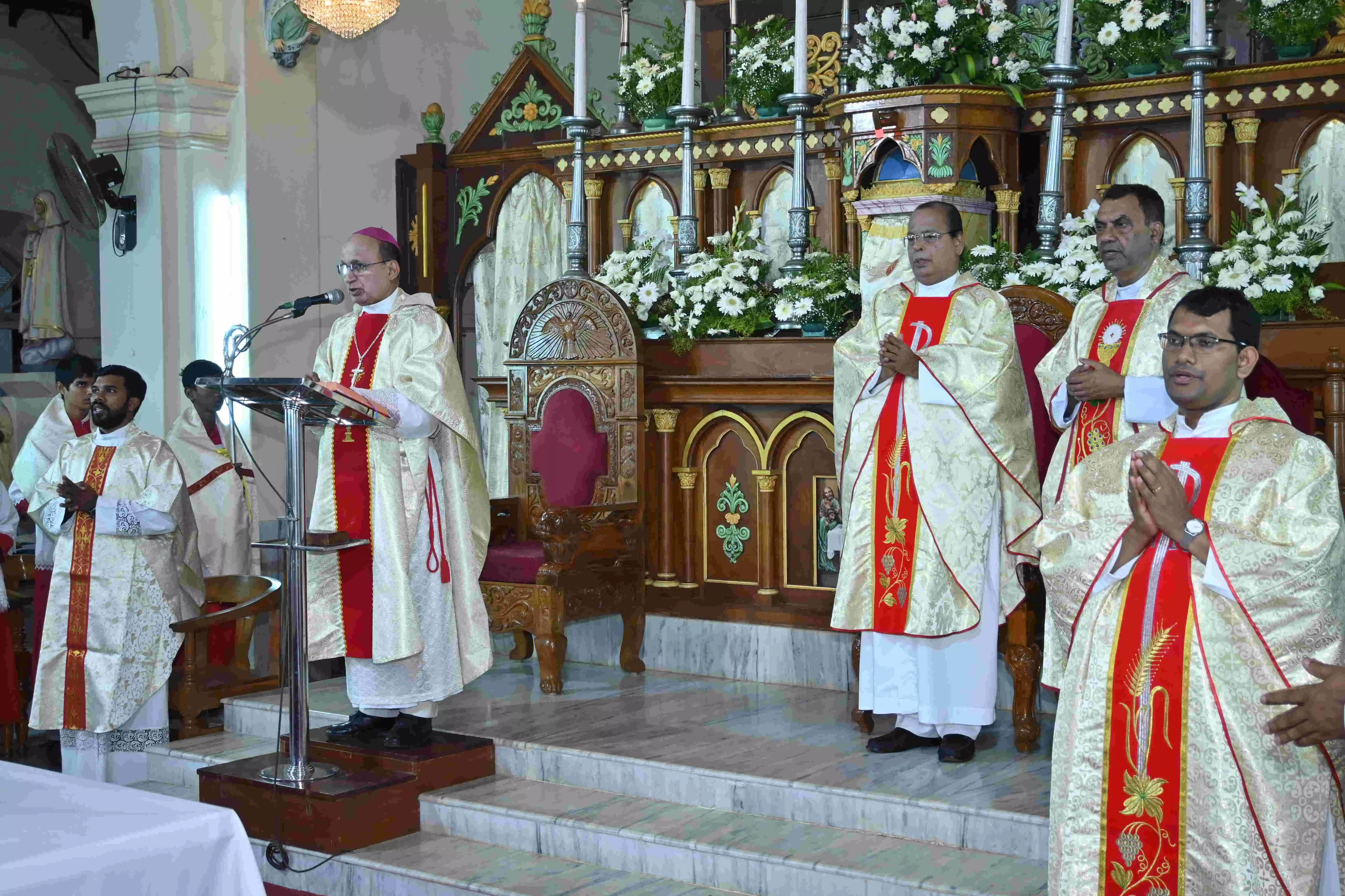 ಉಡುಪಿ: ಚರ್ಚುಗಳಲ್ಲಿ ಪೂಜೆ ಸಹಿತ ಹೊಸ ವರ್ಷಕ್ಕೆ ಸ್ವಾಗತ ಕೋರಿದ ಕ್ರೈಸ್ತರು ಉಡುಪಿ: ಚರ್ಚುಗಳಲ್ಲಿ ಪೂಜೆ ಸಹಿತ ಹೊಸ ವರ್ಷಕ್ಕೆ ಸ್ವಾಗತ ಕೋರಿದ ಕ್ರೈಸ್ತರು