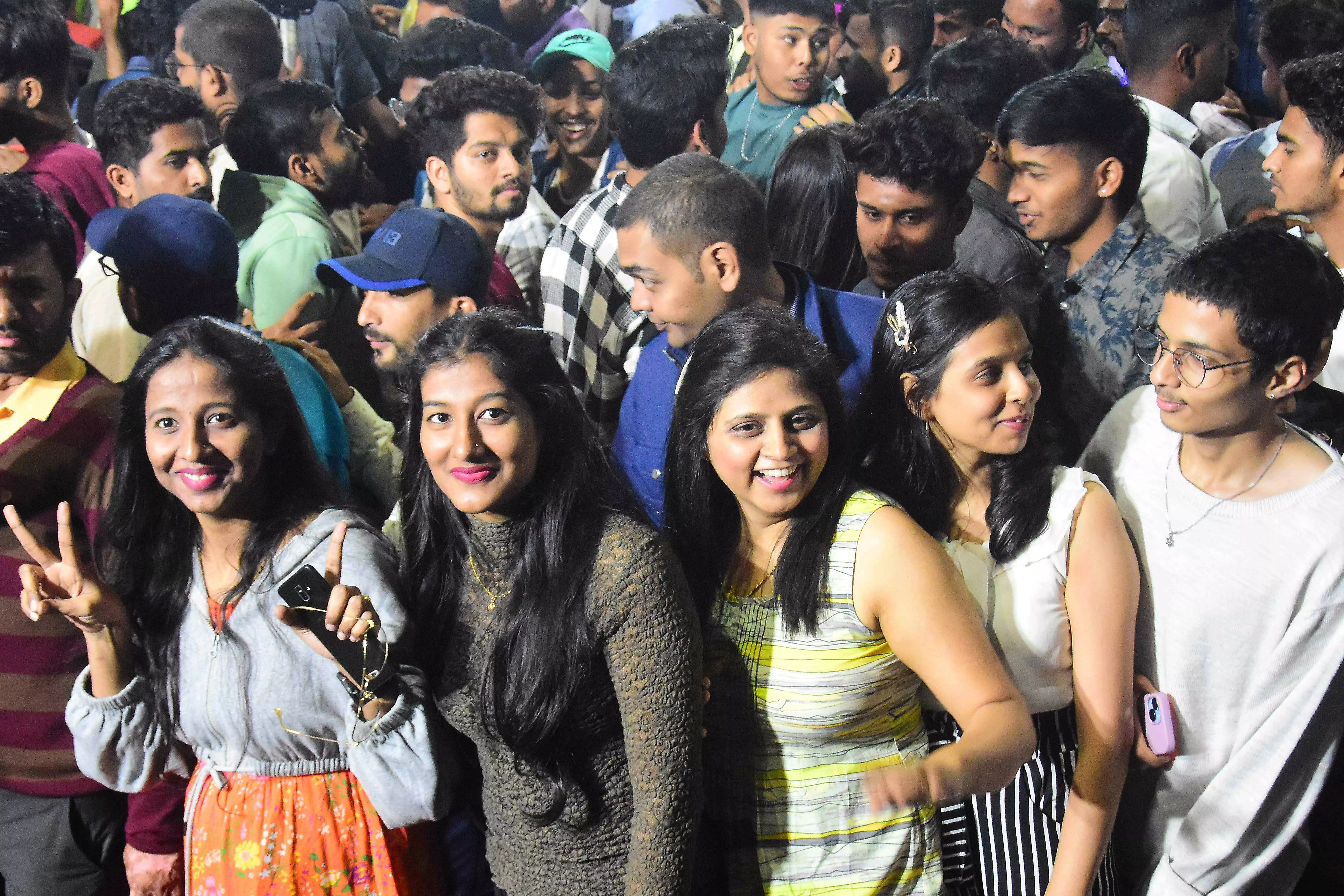 PHOTOS|  ಹೊಸ ವರ್ಷದ ಸ್ವಾಗತ ಕೋರಲು ಸಜ್ಜಾದ ಬೆಂಗಳೂರು