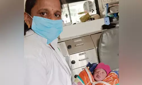 ಚಿಕ್ಕಮಗಳೂರು: ಆಂಬುಲೆನ್ಸ್ ನಲ್ಲೇ ಗಂಡು ಮಗುವಿಗೆ ಜನ್ಮ ನೀಡಿದ ಮಹಿಳೆ