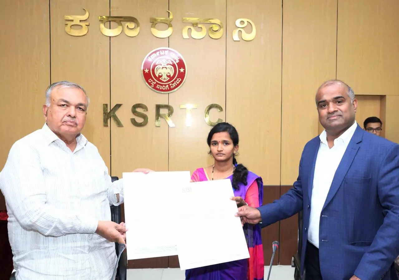 ಅಪಘಾತದಲ್ಲಿ ಮೃತಪಟ್ಟ ಕೆಎಸ್ಸಾರ್ಟಿಸಿ ಸಿಬ್ಬಂದಿಗಳ ಕುಟುಂಬಕ್ಕೆ 1ಕೋಟಿ ರೂ.ಪರಿಹಾರ ಮೊತ್ತ ವಿತರಣೆ