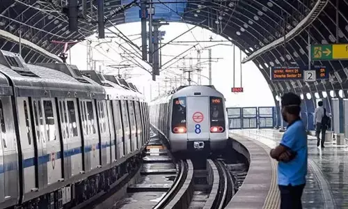 ಮೆಟ್ರೋ ರೈಲಿನ ಬಾಗಿಲಿಗೆ ಸೀರೆ ಸಿಲುಕಿ ಮಹಿಳೆ ಮೃತ್ಯು; ಎಫ್‍ಐಆರ್ ದಾಖಲಿಸಿಕೊಂಡ ದಿಲ್ಲಿ ಪೊಲೀಸರು